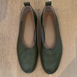 Everlane Women's Day Glove Flats in Birch Green